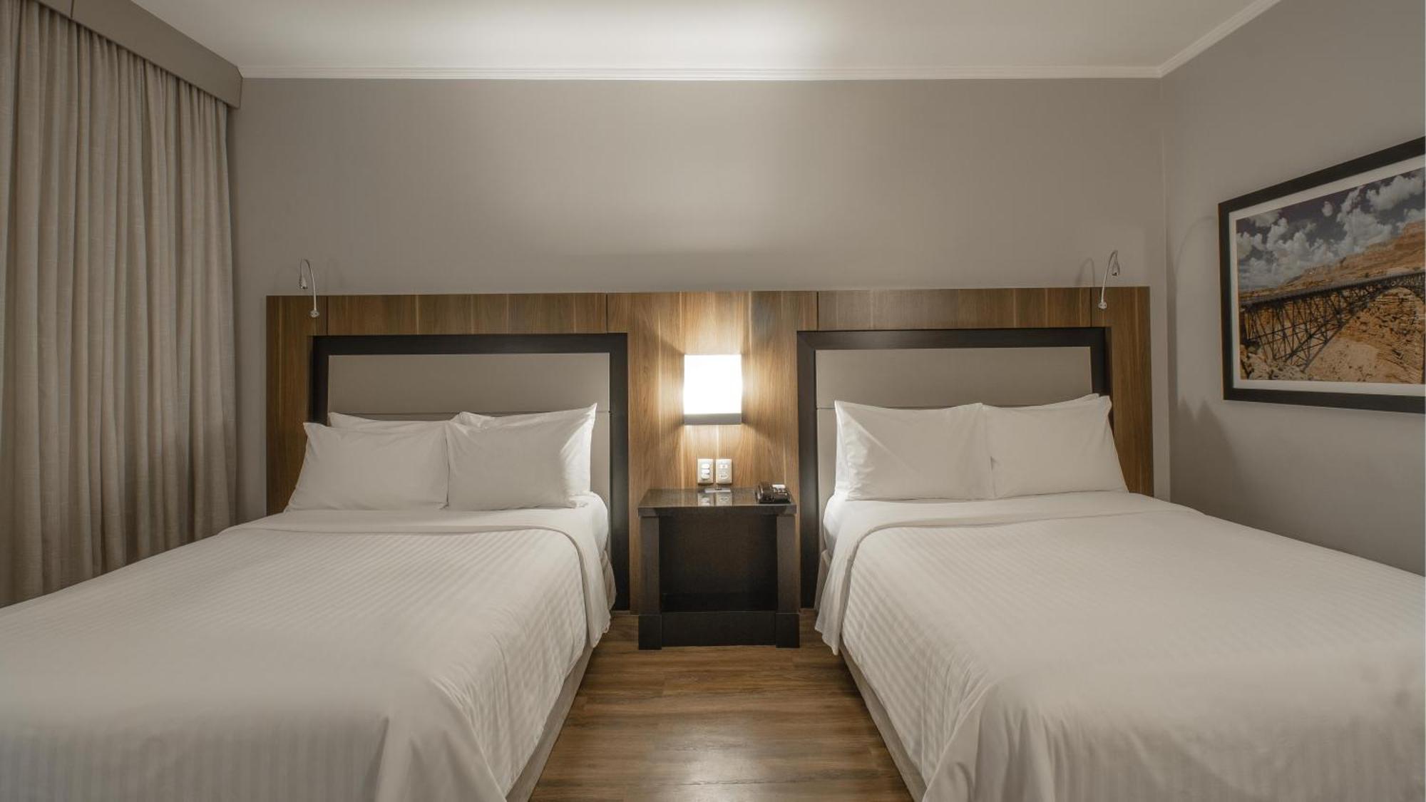 Marriott Sao Paulo Airport Hotel Γκουαρούλιος Εξωτερικό φωτογραφία A guest room at the Hilton Garden Inn in San Francisco